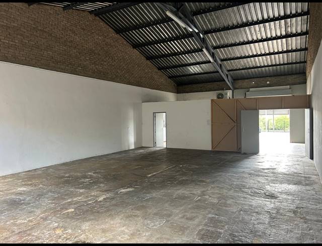 180M² WAREHOUSE TO LET IN WHITE RIVER CENTRAL